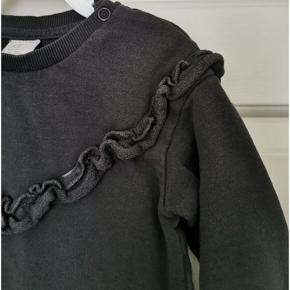 2/$15 H&M sweater size 12-18 m - Picture 2 of 4